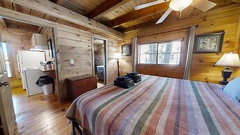 Chelle's Sanctuary 2 Bedroom Cabin by RedAwning