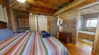 Chelle's Sanctuary 2 Bedroom Cabin by RedAwning