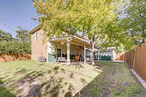 5 Mi to Dtwn Austin: Vibrant Home w/ Patio