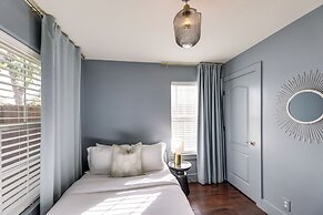 5 Mi to Dtwn Austin: Vibrant Home w/ Patio