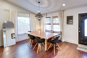 5 Mi to Dtwn Austin: Vibrant Home w/ Patio
