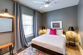 5 Mi to Dtwn Austin: Vibrant Home w/ Patio