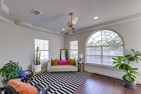 5 Mi to Dtwn Austin: Vibrant Home w/ Patio