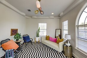 5 Mi to Dtwn Austin: Vibrant Home w/ Patio