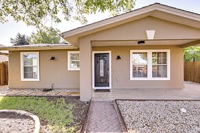 5 Mi to Dtwn Austin: Vibrant Home w/ Patio