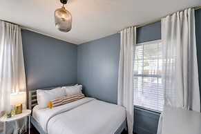 5 Mi to Dtwn Austin: Vibrant Home w/ Patio