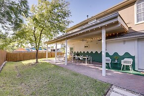 5 Mi to Dtwn Austin: Vibrant Home w/ Patio