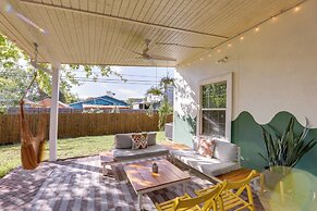 5 Mi to Dtwn Austin: Vibrant Home w/ Patio