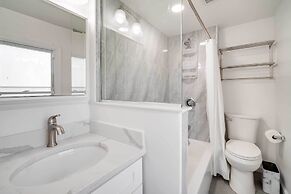 Cozy Atlantic City Getaway ~ 3 Blocks to Ocean!