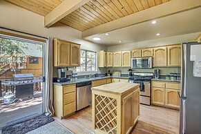 Big Bear Lake Cabin w/ Deck, Grill & Fireplace!