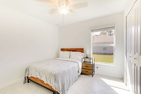 Bright Port Charlotte Home - 2 Mi to Beach!