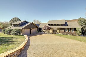 Lafollette Home: Community Pool & Mountain Views!
