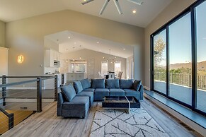 Lafollette Home: Community Pool & Mountain Views!