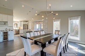 Lafollette Home: Community Pool & Mountain Views!