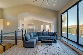 Lafollette Home: Community Pool & Mountain Views!