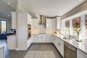 Lafollette Home: Community Pool & Mountain Views!