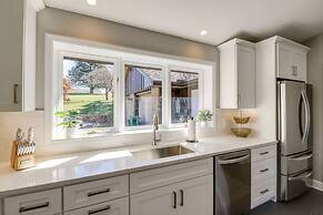 Lafollette Home: Community Pool & Mountain Views!