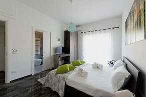 Home Big CrIré at '724