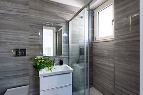 Home Big CrIré at '724