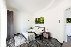 Home Big CrIré at '724