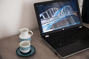 Home Big CrIré at '724