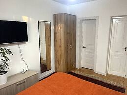 Family Guest House & Hostel