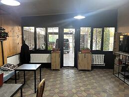 Family Guest House & Hostel