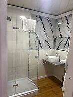 Family Guest House & Hostel