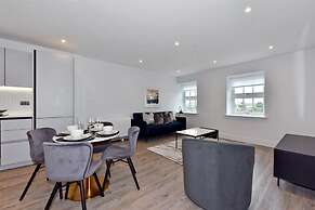 Prestigious & Luxury 2-bed Apartment in Slough