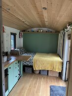 1 Bed Converted Railway Wagon Near Crickhowell