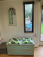 1 Bed Converted Railway Wagon Near Crickhowell