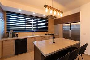 Huge Pampering Villa 5 BR with Jacuzzi
