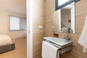 Huge Pampering Villa 5 BR with Jacuzzi