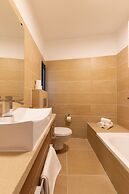 Huge Pampering Villa 5 BR with Jacuzzi