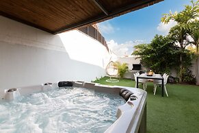 Huge Pampering Villa 5 BR with Jacuzzi
