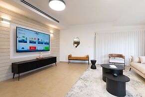 Huge Pampering Villa 5 BR with Jacuzzi