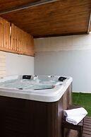 Huge Pampering Villa 5 BR with Jacuzzi