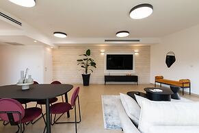Huge Pampering Villa 5 BR with Jacuzzi