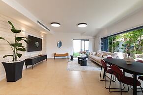 Huge Pampering Villa 5 BR with Jacuzzi
