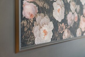 White Lotus - LoftAffair Collection