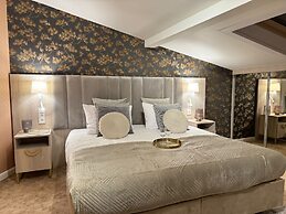 White Lotus - LoftAffair Collection