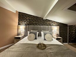 White Lotus - LoftAffair Collection