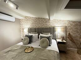 White Lotus - LoftAffair Collection