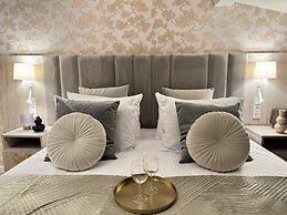 White Lotus - LoftAffair Collection