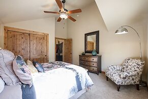 Fall River Retreat - Monthly Long-term Vacation Rental 3 Bedroom Townh