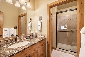 Fall River Retreat - Monthly Long-term Vacation Rental 3 Bedroom Townh