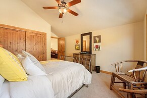 Fall River Retreat - Monthly Long-term Vacation Rental 3 Bedroom Townh