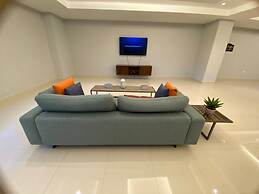 Spacious Apto With Spectacular Views Of The Beach