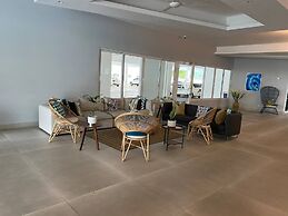 Spacious Apto With Spectacular Views Of The Beach