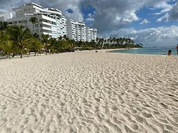 Spacious Apto With Spectacular Views Of The Beach